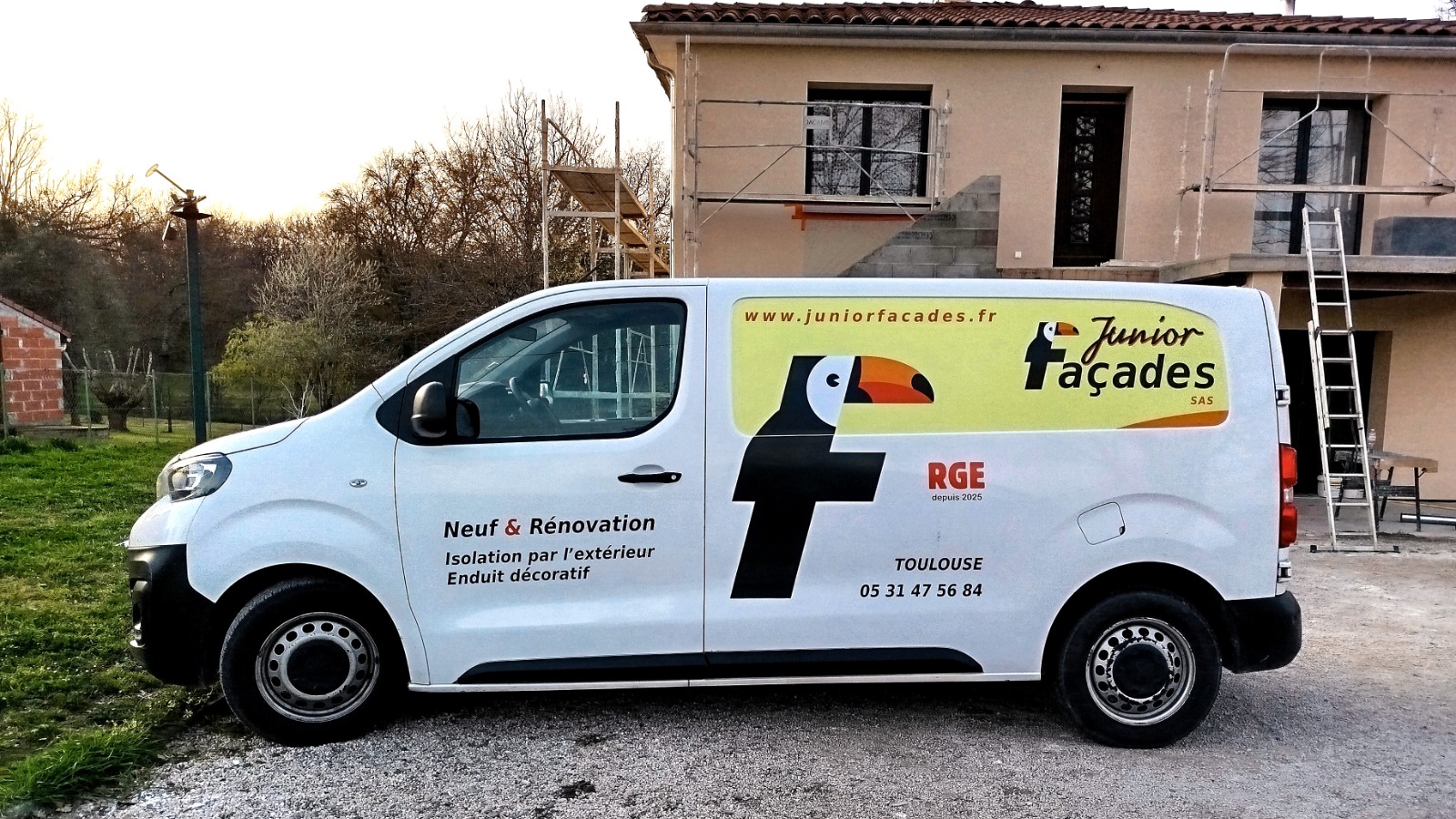 Un logo inspiré du Brésil pour Junior Façade